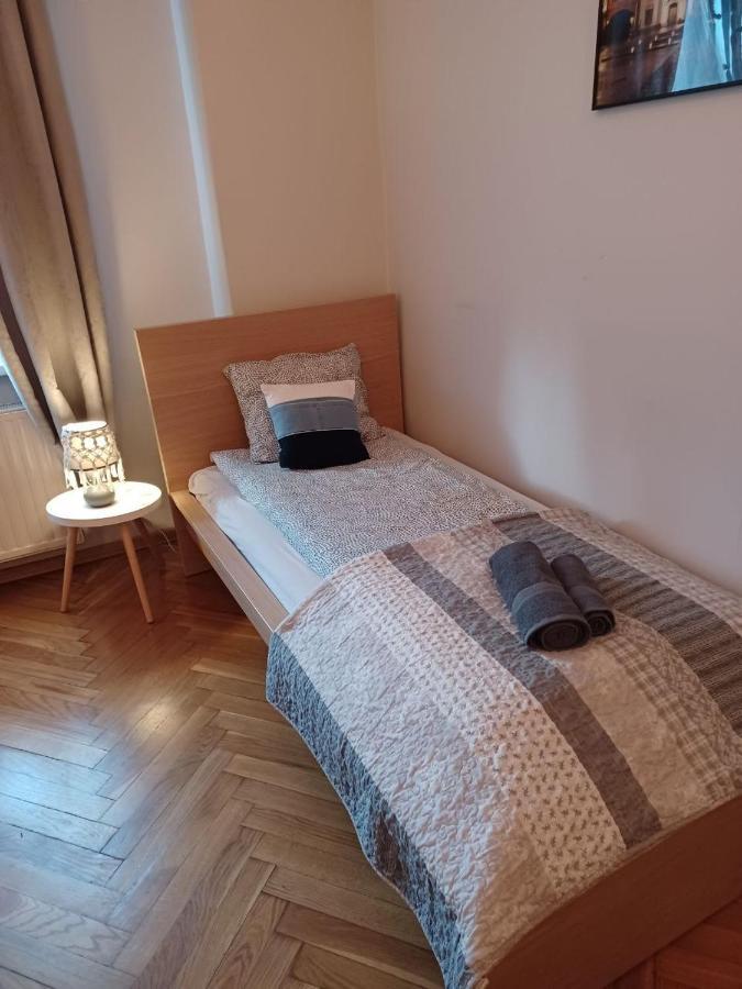 Real Vip Hostel Kraków Exteriör bild